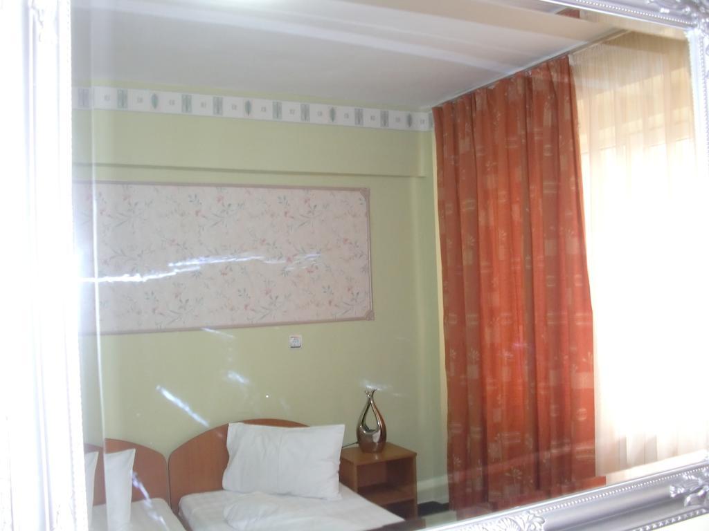 Hotel Santana-Neoklinik Moneasa Quarto foto